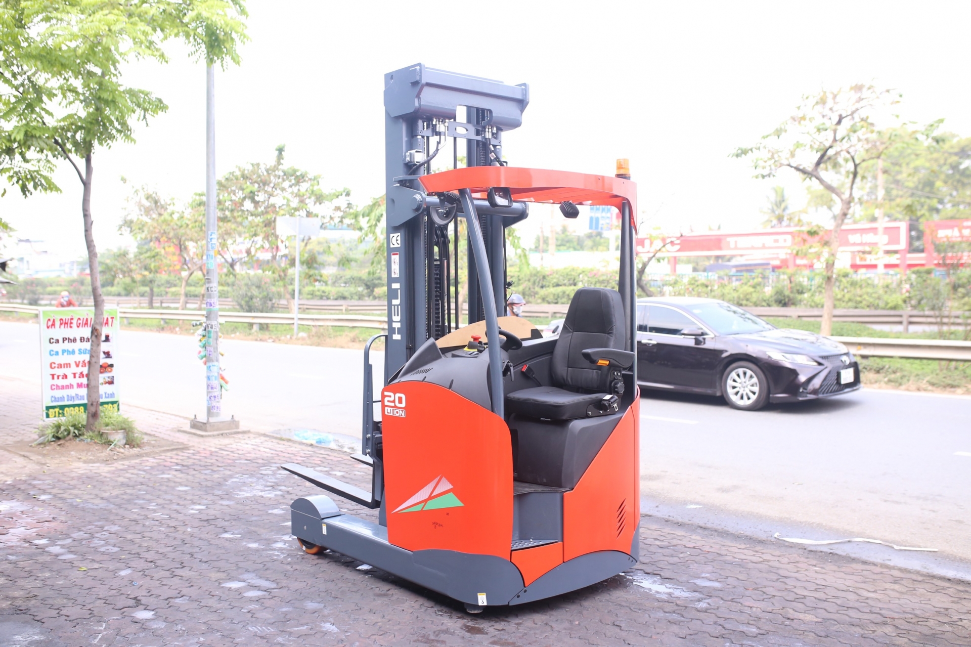 Xe Nâng Reach Truck Ngồi Lái (2)